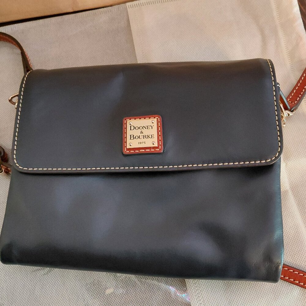 Dooney & Bourke hunter navy leather Wexford crossbody
